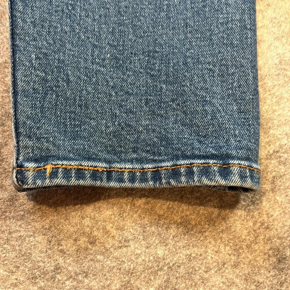 Levi's High Rise Women Jeans - Classic Denim - Picture 5 of 12